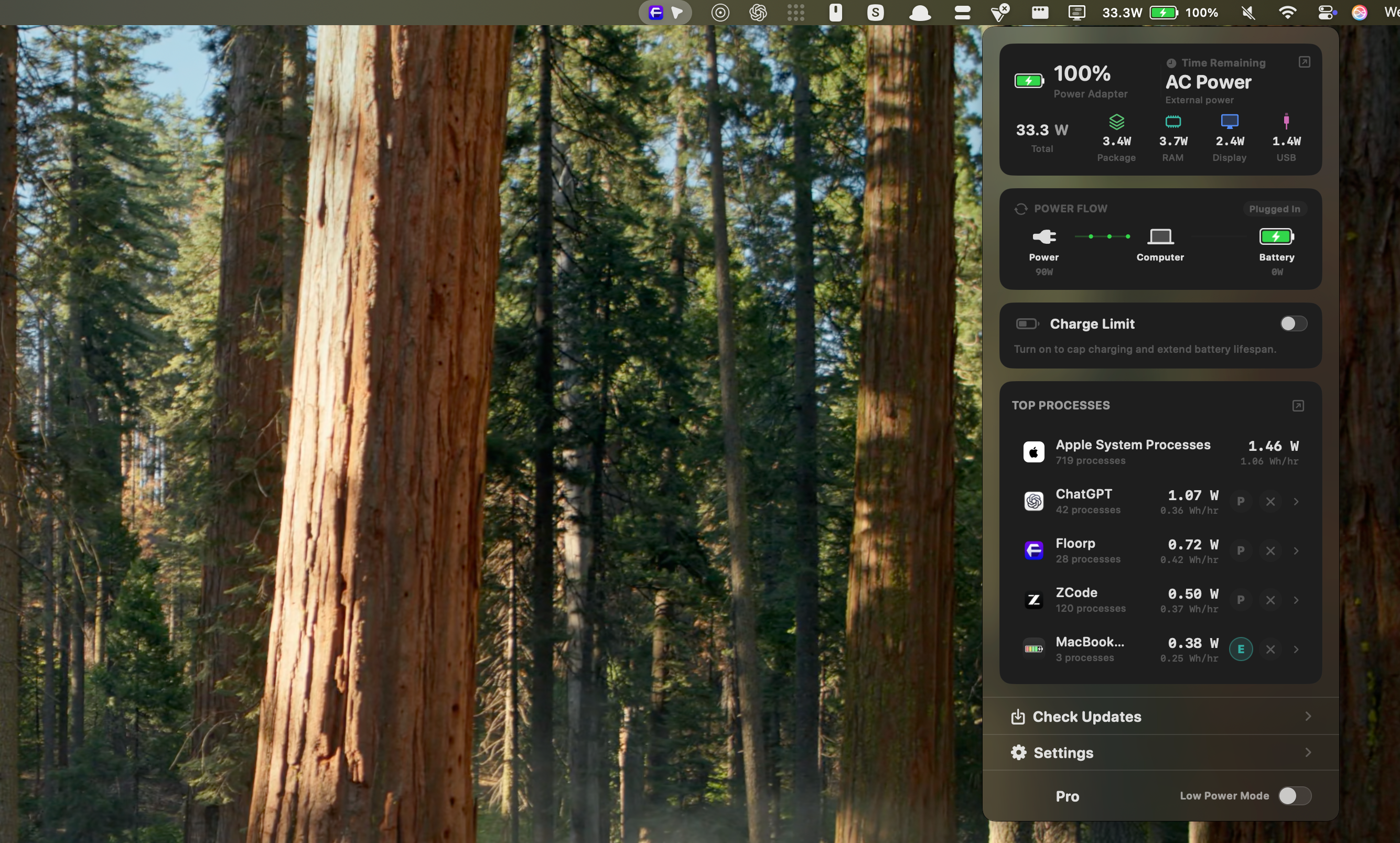 MacBookBatteryMonitor open on a Mac desktop, showing battery power, top apps, and menu bar stats.